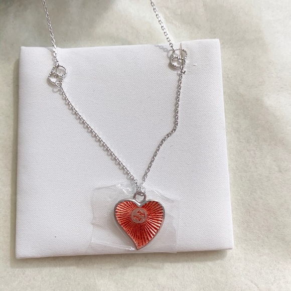 gucci san valentino heart necklace